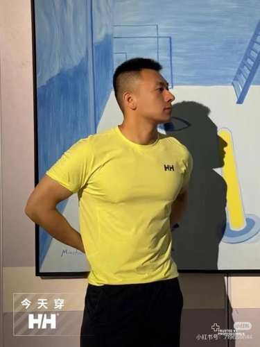 搭配资讯图 Helly Hansen Hh*Re 海丽汉森25夏速干凉感休闲骑行Logo图案T恤！！ Hh X Re联名款速干印花T恤