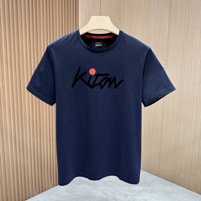 Kiton 奇顿 春夏新品时尚圆领短袖， 奢华工艺的意大利品牌，象征经典与优雅。面料与工艺面料的极致追求Kiton的面料堪称“奢侈品中的天花板”，独一无二的地位