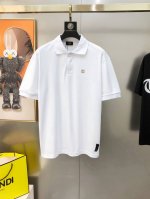 fd 芬迪2025春夏新款原单男士翻领短袖Polo衫T恤 官网经典爆款 Os宽松版型简洁时尚百搭 高端品质 胸前Logo金属标设计 定制进口双股珠地纯棉面料 穿