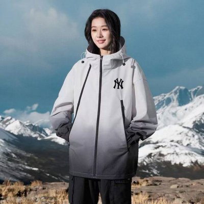 上新 Mlb洋基队韩国最新款连帽男女同款渐变色夹克防水防风外套 什么叫好面料！收到您就知道了！绝对以后不会再穿其他面料的外套！各位亲请注意细节！胸前精致立体Ny