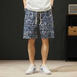fila 斐乐夏季新款乱布花纹宽松微阔休闲棉质运动短裤。 这件真是宝藏潮流短裤 时髦精们 你可以永远相信乱布花纹，真的甜酷辣 搭配体恤永远那么酷的万能公式。一条