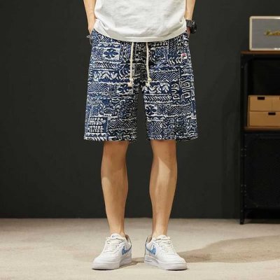 fila 斐乐夏季新款乱布花纹宽松微阔休闲棉质运动短裤。 这件真是宝藏潮流短裤 时髦精们 你可以永远相信乱布花纹，真的甜酷辣 搭配体恤永远那么酷的万能公式。一条