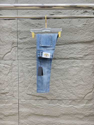 阿玛尼 新品 高端独家发售 25Ss四季款超燃炸街系列之最牛仔裤 独家隆重推出 原版定制高端品质面料 定制五金版型修身剪裁 面料带弹力 微弹上身舒适度超高 必爆