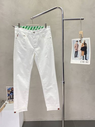 Gucci古驰独家专供新款休闲牛仔裤高端版本！专柜定制面料 透气舒适度高，细节无可挑剔，品牌元素设计理念，体现高品质。手感细腻柔软！呈现休闲裁剪，上身版型超赞！