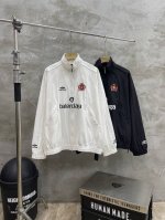 款号#S489 Balenciaga 巴黎世家 24Ss走秀款曼联联名刺绣巴黎运动风夹克套装外套 面料采用定制再生尼龙 轻微压皱工艺 经过防水涂层工艺 内里采用