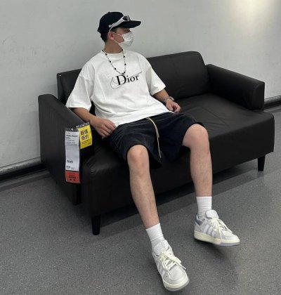 Dior迪奥新款印花短袖男女同款 纯棉面料透气舒适 印花洋气上身效果很好看 男女同款 颜色 黑色 白色 尺码 S-3Xl