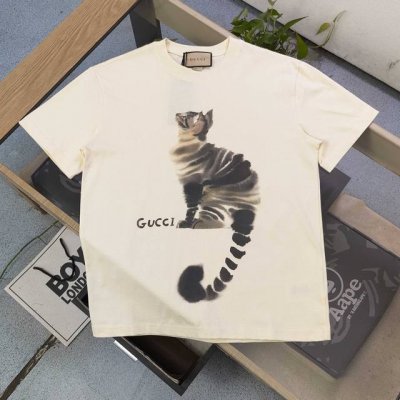高版本 2025新款Gucci古驰狸花猫图案Logo字母印花休闲情侣短袖T恤，独一无二的活性环保面料染色，32支双纱精梳纯棉爽滑手感，纯棉不起球不起毛，面料采用