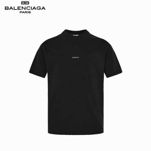 Balenciaga 巴黎世家 前后刺绣短袖 采用32支双纱 260克重面料 进口针织针梳棉进行制作，厚度适中，有垂感又有轮廓型，上身就是一个舒适！！对微胖身型