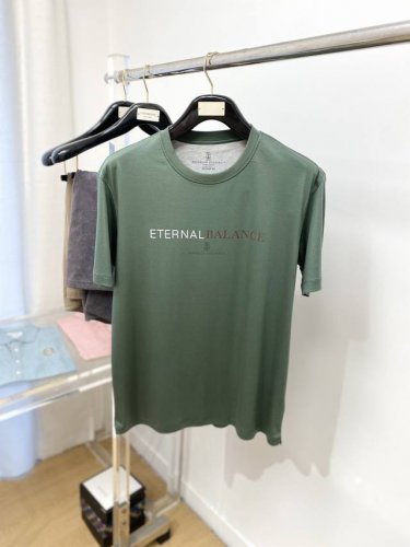 brunello Cucinelli、2025新品短袖T恤，帅气时尚，胸前顶级印花字母图案Logo，简约百搭款。面料棉 不仅挺括，保持潮流的廓形，又穿着舒适，纱