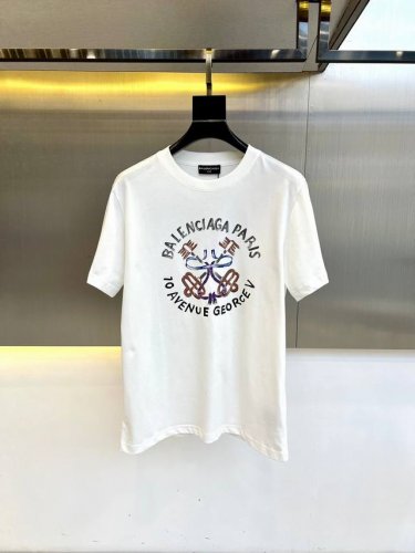 巴黎世家 2025春夏男士新款圆领短袖T恤 进口定织面料100%纯棉 面料手感丝滑柔软 透气亲肤性极佳 着身无比的舒适 整体质感相当之高 衣身胸前标志性Logo