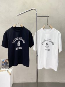 prada普拉达独家专供新款男士休闲短袖 高端定制 高端版本 时尚百搭爆款进口面料 手感超柔软细腻 穿着亲肤舒适 高端精品 代工厂P精细做工 上身非常赞 男士必