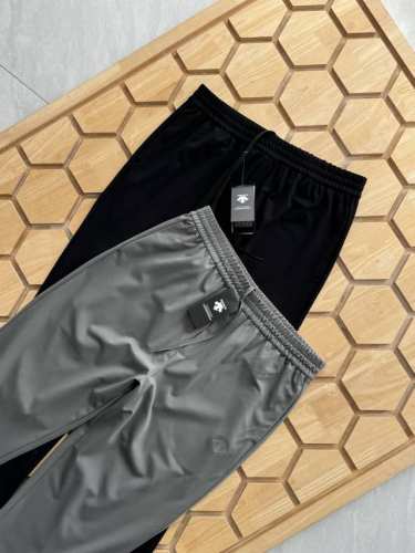 descente迪桑特Essential系列男士针织运动长裤夏季新品 面料与功能：采用凉感针织面料，轻质舒爽、透气凉感，具备Upf140+防晒功能。设计亮点：4
