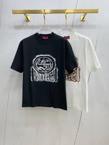 ss古驰纯棉最新面料经典标识图案Logo时尚简约潮流短袖，最顶级的品质专柜原单短袖，顶级制作工艺进口面料，专柜款独特设计，采用进口高端订制面料。官网在售！面料版