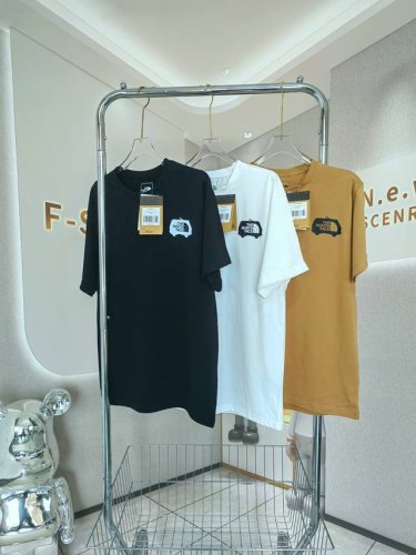 芯片版本 常青款 The North Face 北面城市户外系列 卡通汽车巴士字母趣味图案印花休闲短袖T恤 男女同款情侣款 面料采用210G 40支双纱面料 手