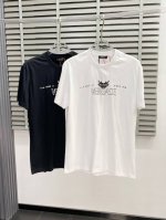 Versace范思哲独家专供新款原单男士休闲短袖 高端定制 高端版本 时尚百搭爆款进口面料 手感超柔软细腻 穿着亲肤舒适 高端精品 代工厂p精细做工 上身非常赞