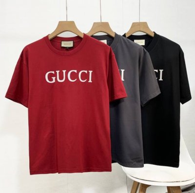 高品质 Gucci新款 柜子情侣款圆领短袖T恤，柜子同步 上身帅气时尚个性潮流长袖T恤！简单有个性，上身效果巨帅，打底外穿都很好看，颜色搭配也超赞的，特别定制2