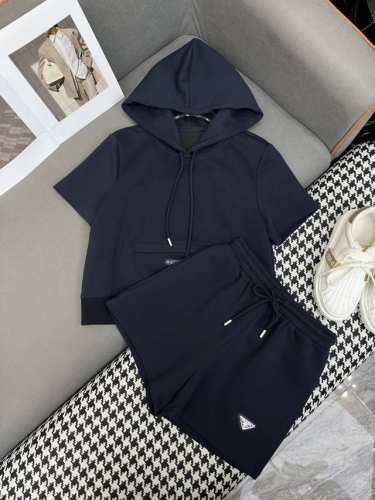 prad* 25Ss新款连帽短袖上衣短裤套装 经典三角标徽章装饰 版型超正 两色三码Sml