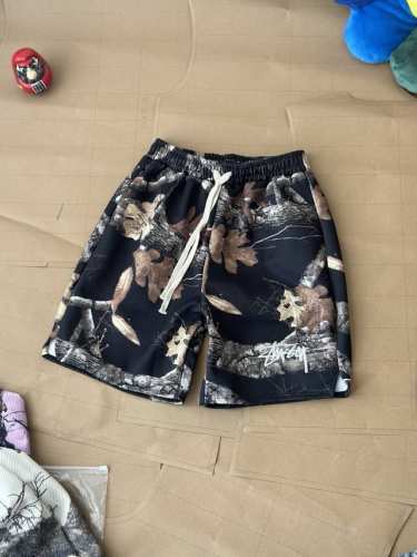 Stussy 夏季斯图西度假系列迷彩枫叶树枝落叶满印美式短裤 甄选进口纯棉斜纹面料 数码印花 细节饱满 追逐潮流风向标 很多潮牌都出了不同的树枝印花但还是Stu