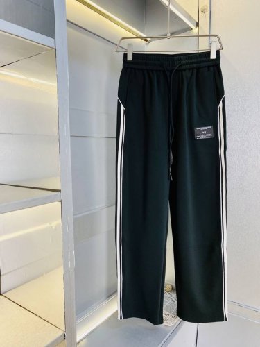 官网原单货 可穿200斤 Y3 简约时尚 早春款卫裤松紧裤休闲裤长裤身穿着非常舒适 低调不失奢华 穿出去非常有档次,裤型款式和裁剪亦无需多言 上身精致跃然.真正
