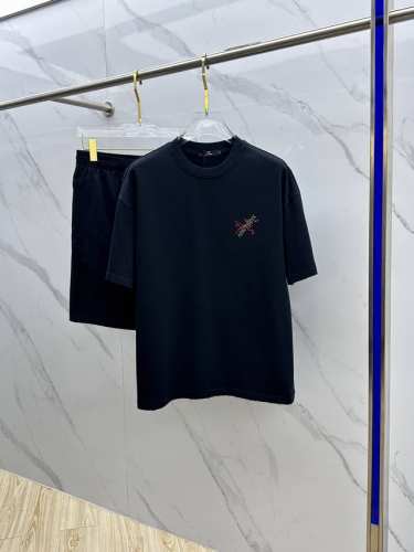arc‘Teryx*始祖鸟 2025春夏最新款套装，男女款 贸易公司渠道稀出，同步官网发售！基本每一季都会有它的背影所在，期待着所有潮男潮女们的演绎！此款选用客