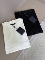 p200 Lv驴牌25Ss春夏新款圆领短袖，定制纯棉材质，舒适透气，全身品牌字母植绒印花图案设计 时尚百搭，休闲单品 颜色：黑色，白色 码数：S-2Xl
