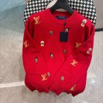 Louis Vuitton路易威登 24*早秋新品男女同款 经典标识提花Logo时尚百搭针织毛衣 Logo采用金丝线刺绣 周边经典古怪人头脸刺绣工艺复杂 成衣挺