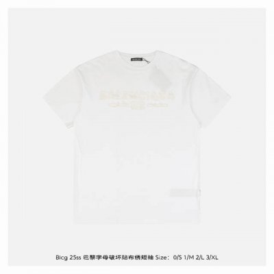 balenciaga 巴黎世家 25Ss 巴黎字母破坏贴布绣短袖 采用内外颠倒的反缝工艺，所有车线外露呈现解构主义风格，领口、袖口及肩部采用手工勾坏破洞处理，水