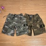 stone Island 石头岛迷彩工装机能勋章短裤 甄选品质 实拍可见 面料采用高品质正品迷彩工装面料 质感有型 清凉面料 面料上身舒服 当季必备 版型超正
