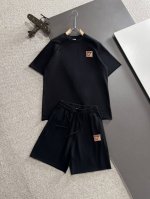 隔天出货 Burberry 巴宝莉 高端定制 2025春夏新款松紧带休闲重工水洗套装，蜡染牛肚吸汗透气，专柜定制面料 透气舒适度高，细节无可挑剔，品牌元素设计理