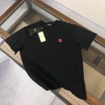 fendi 芬迪 最新款情侣款圆领短袖 情侣T恤 春夏新品 高品质 时尚百搭潮款 定制进口面料 前后立体字母Logo印花设计 穿着舒适 透气 时尚不失个性 上身