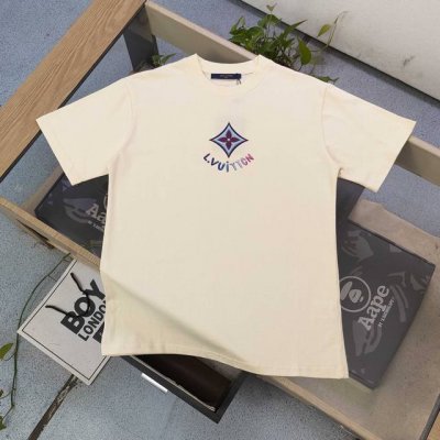 高版本 2025新款Louis Vuitton路易威登Lv彩色四叶草图案Logo字母印花休闲情侣短袖T恤，独一无二的活性环保面料染色，32支双纱精梳纯棉爽滑手感