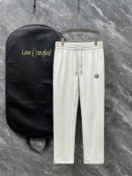lp 春夏新品 极简运动打造出清爽的摩登Stay！穿上新颖 时髦面料舒服透气，穿着非常舒适 低调不失奢华 穿出去非常有档次。裤型款式和裁剪亦无需多言 上身精致跃