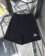 顶级版本 巴黎世家Balenciaga经典款双环刺绣大毛圈短裤 宽松版型 面料定织定染380克纯棉大毛圈 面料全部经过预缩水和蚀毛处理 洗后不缩水 手感柔软顺滑