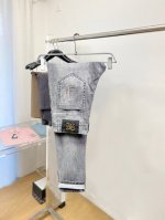 主推.长期有货 芬迪 高品质 2025官网高端新品原单少数帅爆牛仔裤，百分百原单 百搭神器！今年最新流行的风格设计款式，采用进口棉花制作成的单宁布，上身舒适，剪