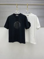 Ss蒙口纯棉最新面料经典标识图案Logo时尚简约潮流短袖，最顶级的品质专柜原单短袖，顶级制作工艺进口面料，专柜款独特设计，采用进口高端订制面料。官网在售！面料版