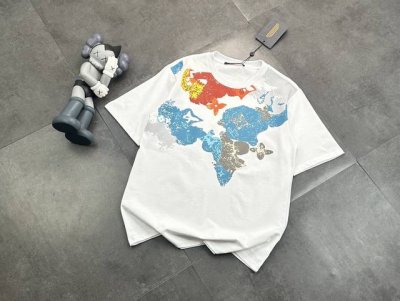 潮牌 路易威登彩绘直喷设计情侣款短袖T恤！ 240G双纱潮牌专用棉，纹理清晰，质感满满，同缸定染1×1无色差精密纯棉螺纹，层搭叠穿，自留好货，强烈推荐~所有的