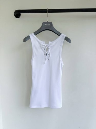 pra25春夏新品系带蝴蝶结背心出货王炸设计感 3D剪裁出型效果 量身定做般的舒适 万能百搭 时髦洋气、露腰又显瘦！上身效果惊艳好看到爆炸！不管是日常穿搭还是健