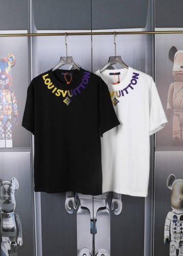Lv驴家新款牙刷绣短袖 高品质重磅双纱280G32支滑爽纯棉洗水手感 采用渐变牙刷绣 还原特殊工艺带来的潮流 面料舒适柔软 定制定染 三标齐全 非市场普通版本
