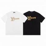 款F30 Lv Louis Vuitton*路易威登新款重工珠片绣短袖T恤 采用原板独家定制280克32支双莎纯棉面料 质感非常柔软舒服 %区别市场的顶级面料
