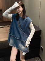 韩系拼色无袖洋气减龄圆领马甲短裙 百搭宽松版型 下摆处做了毛边处理，营造出随性不羁的氛围，拼接设计增添层次感，是兼具时尚与个性的单品 Smlxl