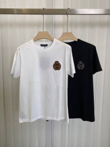 Dolce&Gabbana 25春夏新品经典印度丝徽章短袖T 恤，定制80支双股丝光棉面料；黑色 白色 S～Xxxl 可定制4Xl、5Xl