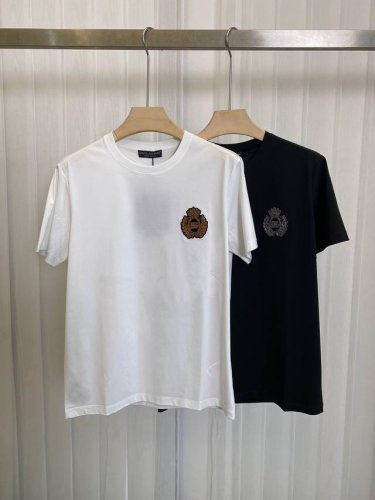 Dolce&Gabbana 25春夏新品经典印度丝徽章短袖T 恤，定制80支双股丝光棉面料；黑色 白色 S～Xxxl 可定制4Xl、5Xl