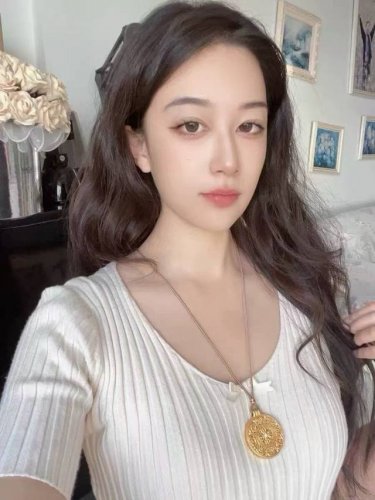 中国黄金福运八宝罗盘编绳项链 罗盘规格30Mm沙金八宝罗盘寓意丰富，主要包括吉祥如意、和谐共生和智慧启迪等方面。沙金八宝罗盘不仅是一件导航工具，更蕴含着深厚的文