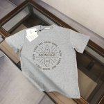 MON*CLER 蒙口 2025最新款情侣款品牌logo印花图案圆领短袖 情侣T恤～～ 春夏新品 高品质 时尚百搭潮款 定制进口面料 ！穿着舒适 透气 时尚不失