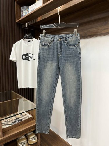 Gucci 古琦 2025官网高端新品原单少数帅爆牛仔裤 百分百原单 百搭神器 今年最新流行的风格设计款式 采用进口土耳其的棉花制作成的单宁布 上身舒适 剪裁设