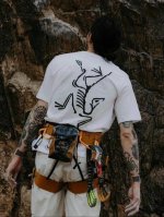 Arc‘Teryx始祖鸟24年龙年限定限量款男女短袖休闲T恤圆领宽松短袖 今年又一件爆款短袖 专柜根本买不到 印花Logo设计图案，潮流和户外首次创作研发的单品