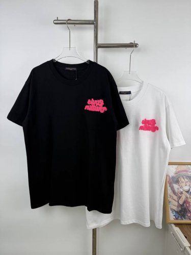 款号L13 Louis Vuitton路易威登新款刺绣短袖 料采用100%进口棉！高密度进口270克重面料 高温染色 后定而成！三标齐全 吊牌 吊粒 水洗 包装
