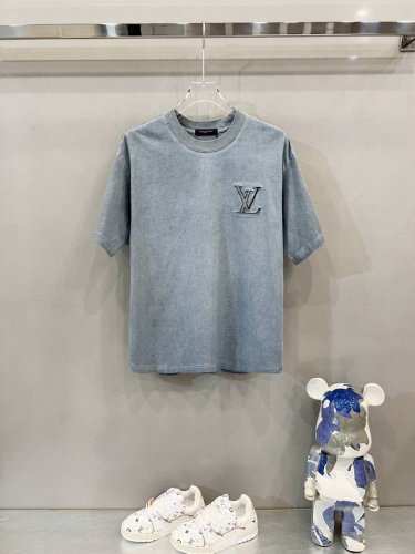 louisvuitton 路易威登320克圆领短袖T恤 字母签名切割字母Logo四叶草贴布工艺 官方同步 1:1原版开模 时尚个性 百搭潮流 纯原品质 原版洗水