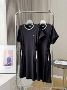 斐乐官方女子连衣裙夏季新款长裙宽松休闲T恤裙子 简单纯色小刺绣Logo连衣裙 将好穿与舒适做饭极致 垂感十足 手感舒适柔和 吸湿透气 挺括度好 不可撼动的潮流单