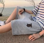 burberry 巴宝莉印花夏季最新款基础五分休闲短裤 采用重磅华棉面料，触感柔和、垂感强，穿着体验感好 4-5级水洗色牢度不易褪色 面料采用水洗印染工艺 水洗